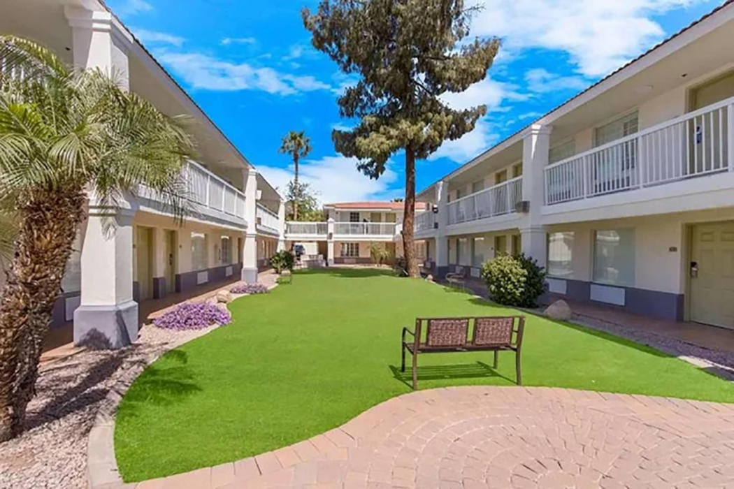 Howard Johnson by Wyndham Tempe University/Phoenix 2/17