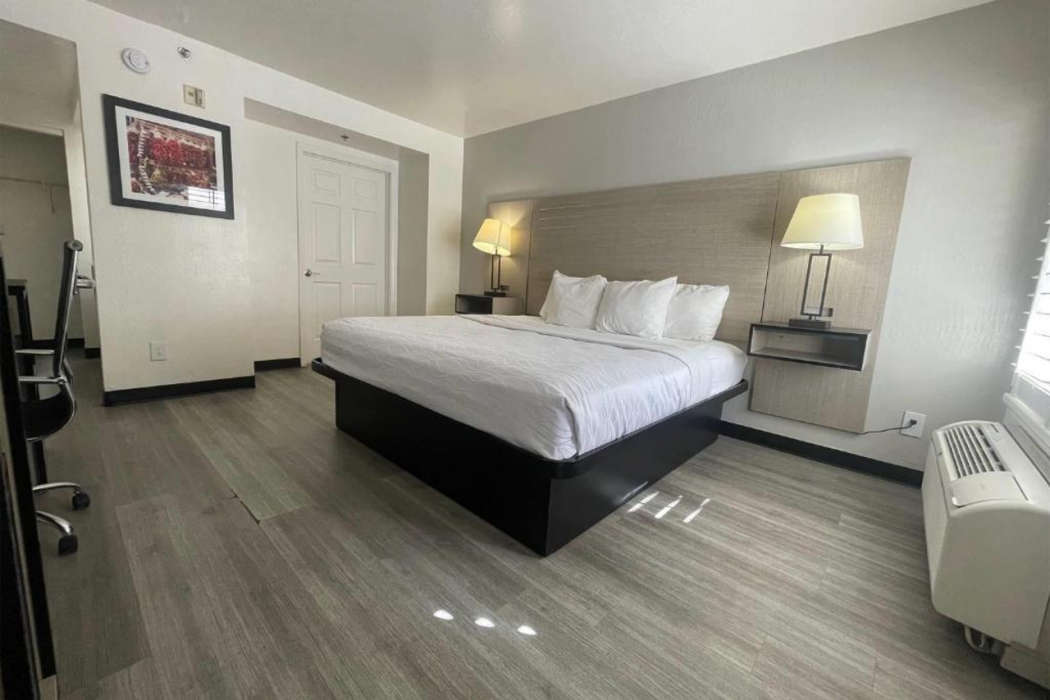 Howard Johnson by Wyndham Tempe University/Phoenix 9/17