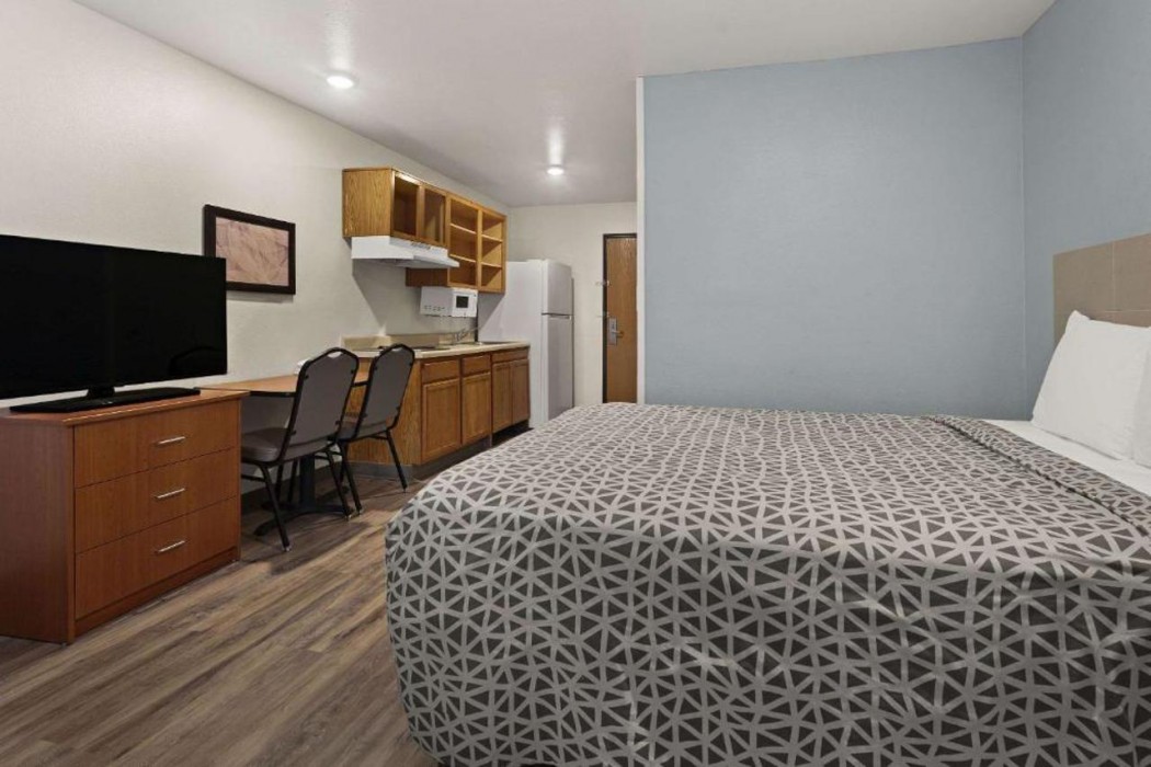 WoodSpring Suites Macon West I-475 24/33