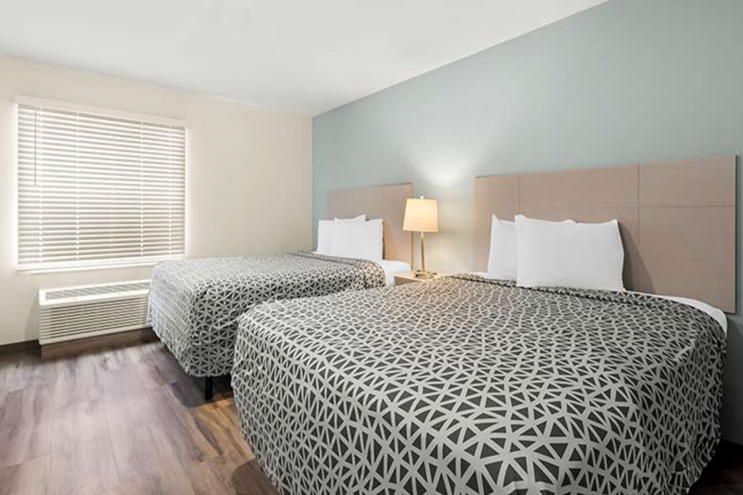 WoodSpring Suites Savannah West Chatham Parkway 9/33