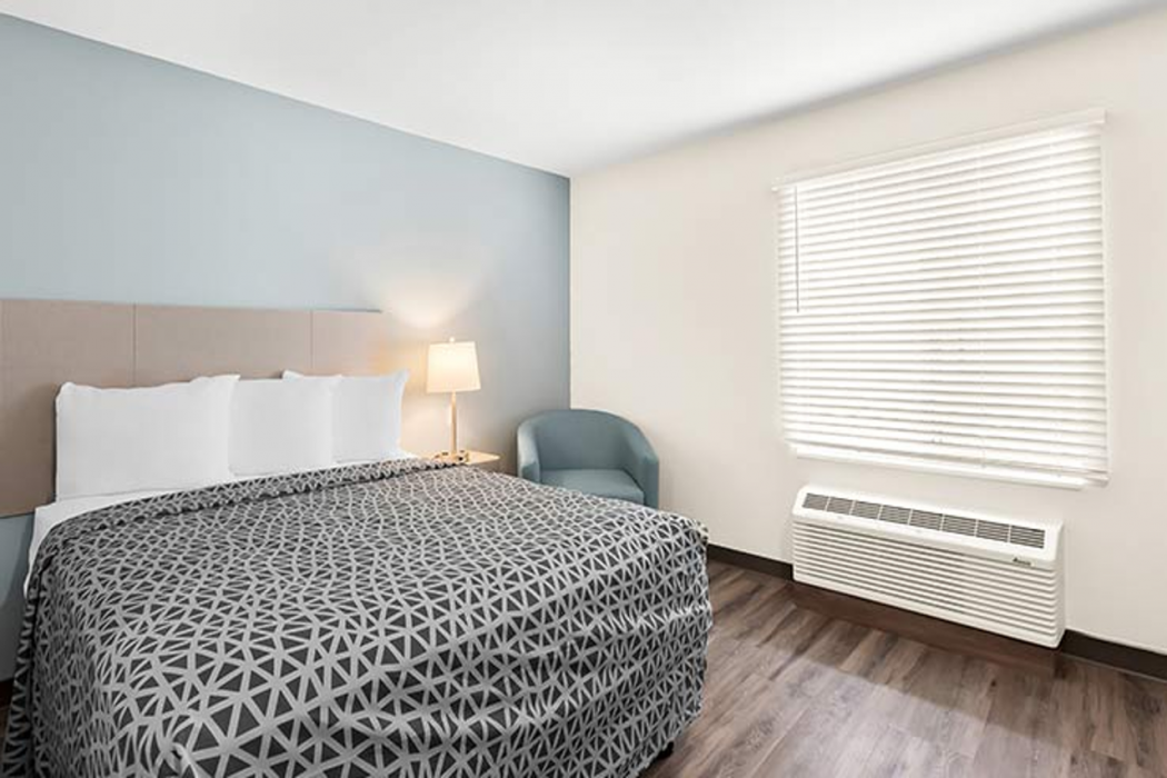 WoodSpring Suites Savannah West Chatham Parkway 10/33