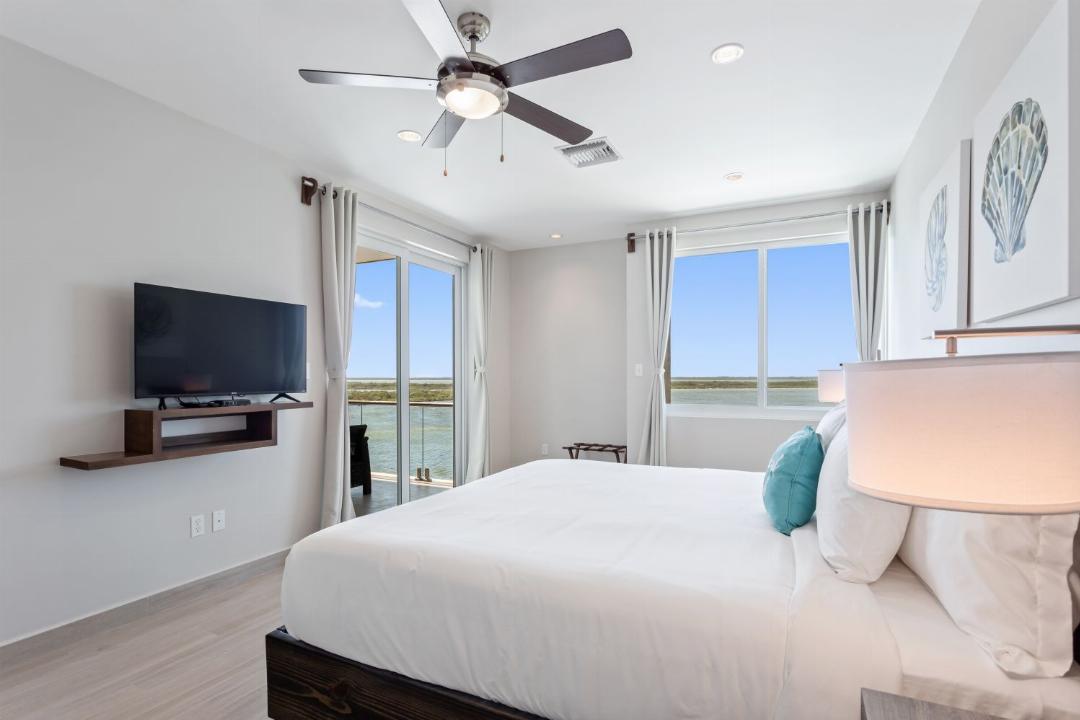 1 Bedroom Bay View Condo