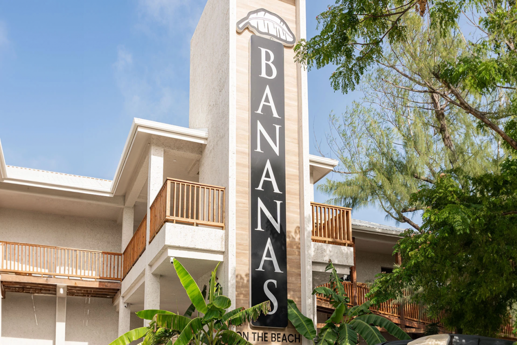 Bananas on the Beach 写真1