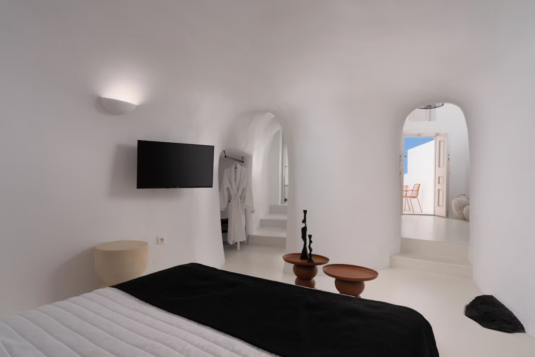 You and Me Suites Oia 8/16