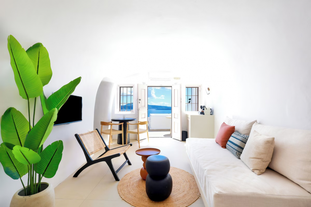 You and Me Suites Oia 6/16