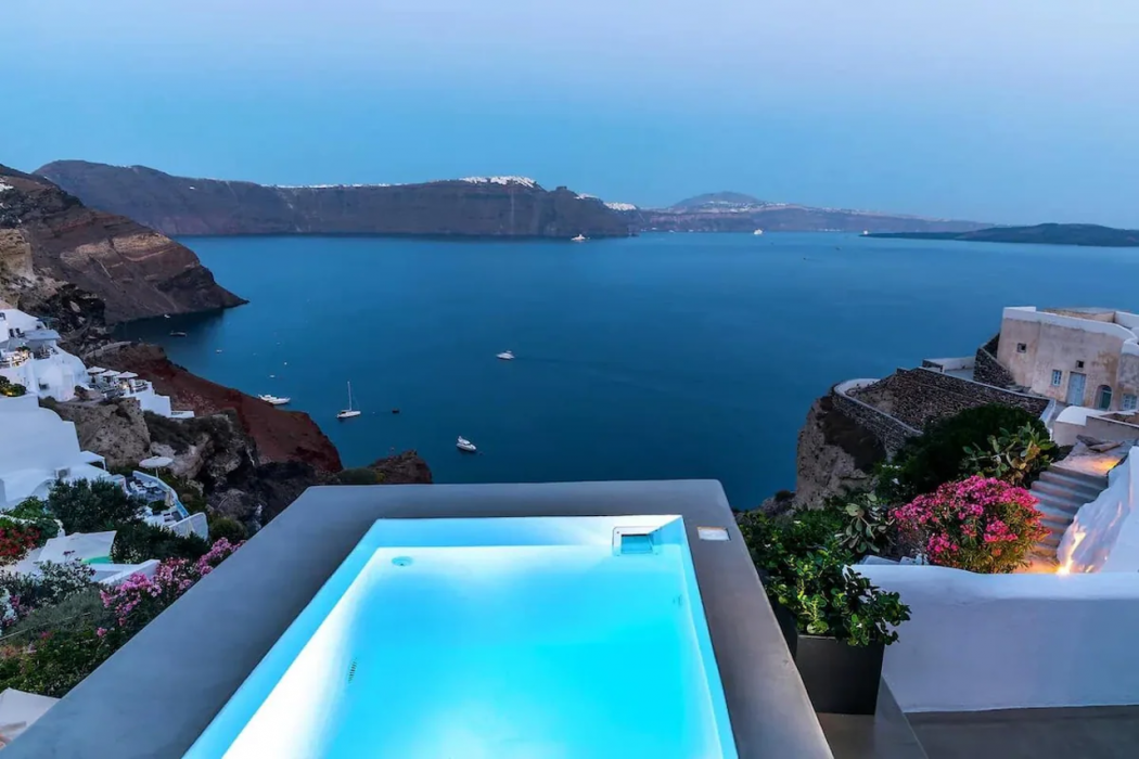 You and Me Suites Oia 16/16