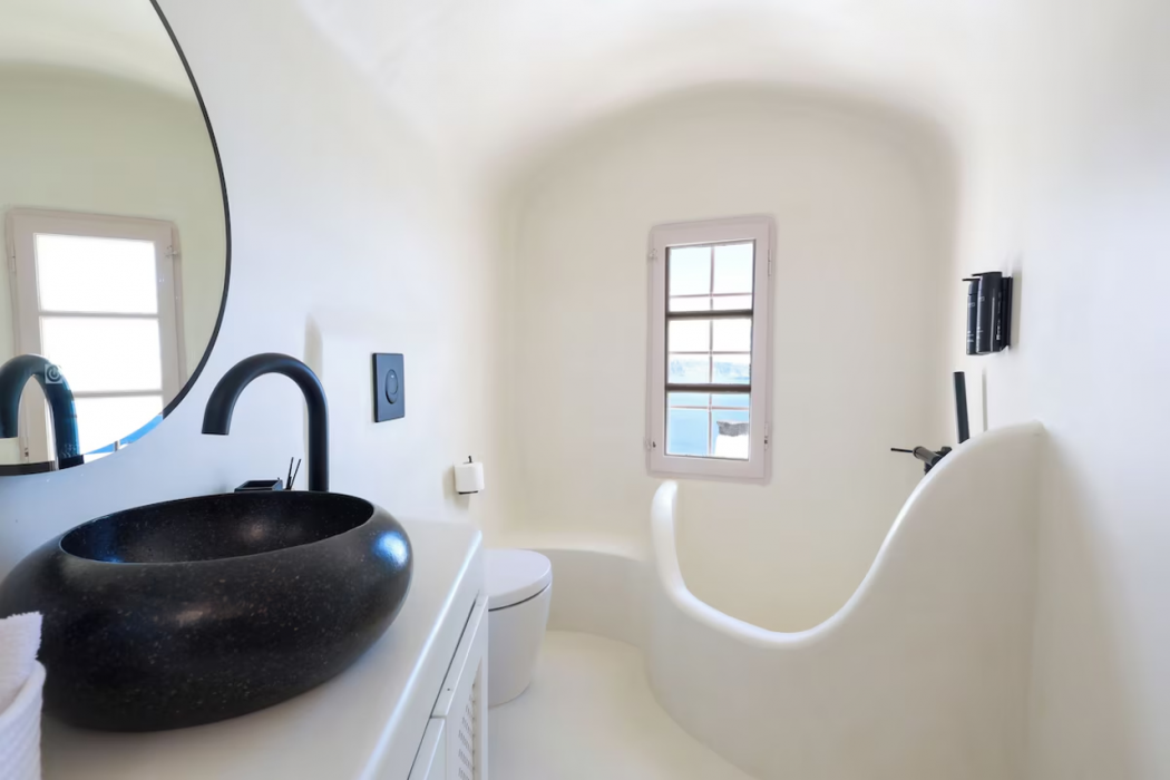 You and Me Suites Oia 13/16
