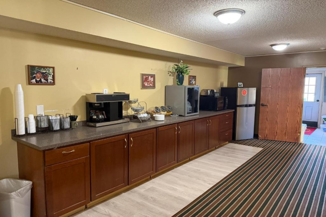 Royal Inn Rockville IN by Hotel O 13/15