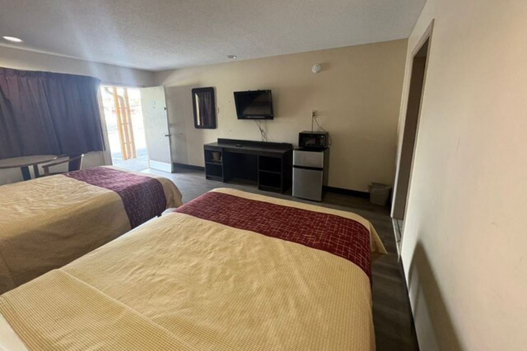 OYO Budget Host Inn 7/8