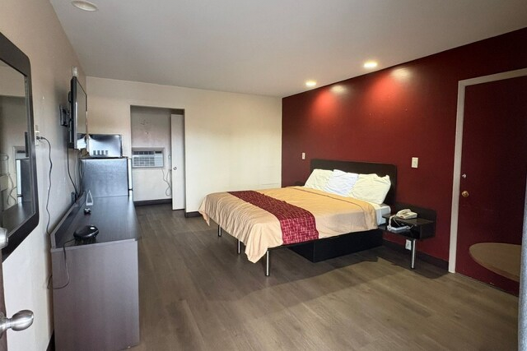 OYO Budget Host Inn 6/8