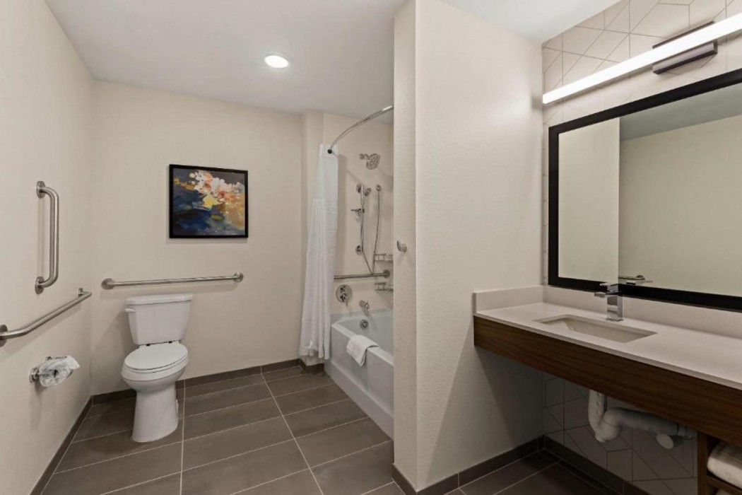 Everhome Suites Denver Airport 36/40