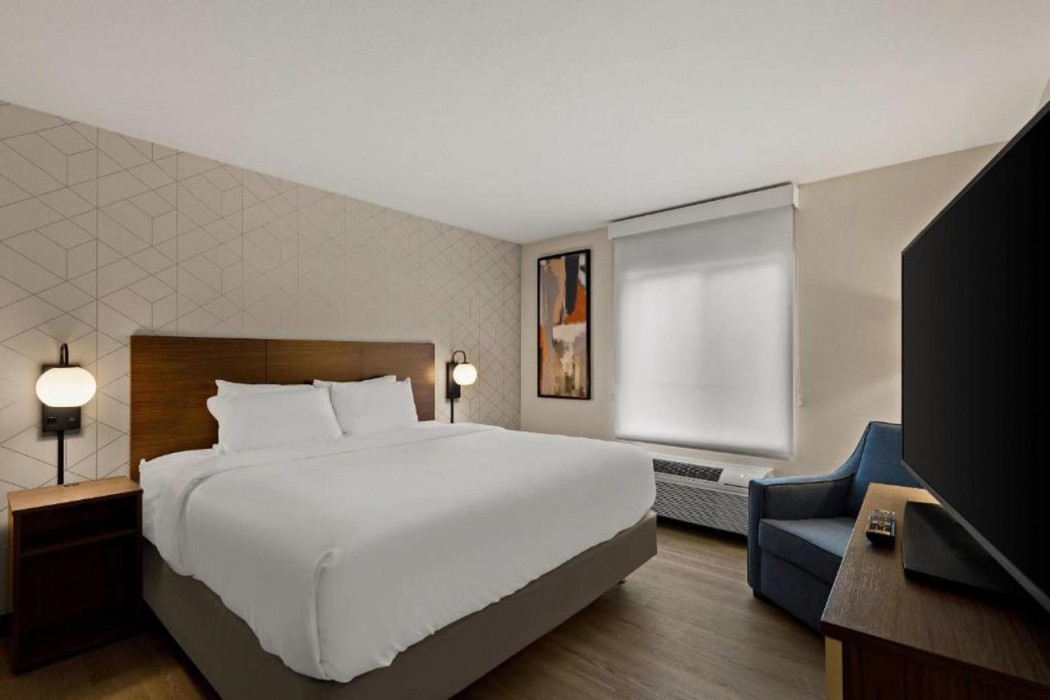 Everhome Suites Denver Airport 7/40