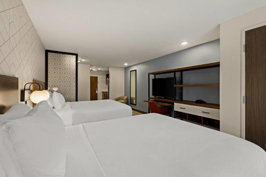 Everhome Suites Denver Airport 8/40
