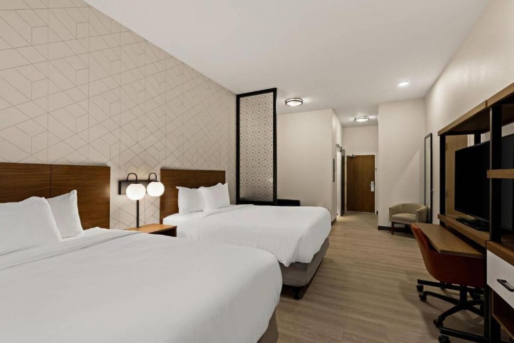 Everhome Suites Denver Airport 6/40
