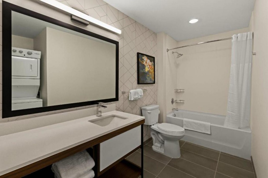 Everhome Suites Denver Airport 37/40