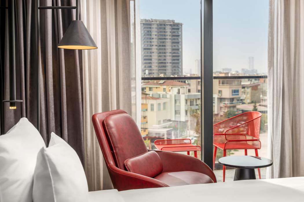 Radisson RED Izmir Point Bornova 11/59