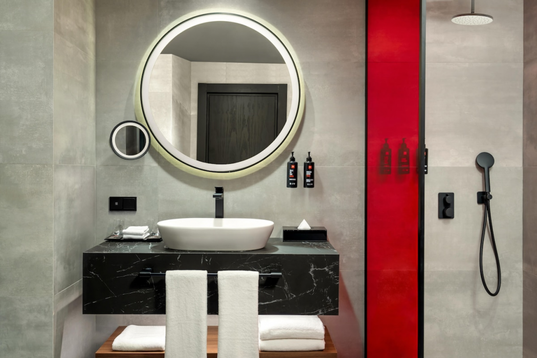 Radisson RED Izmir Point Bornova 10/59