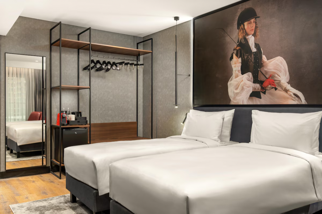 Radisson RED Izmir Point Bornova 8/59