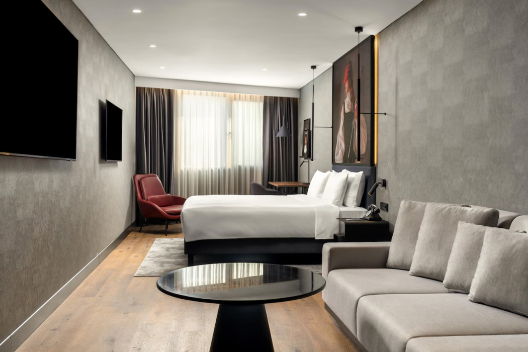 Radisson RED Izmir Point Bornova 12/59