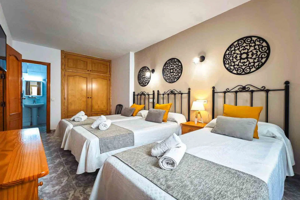Azuline Hostal Dinamarca 28/35