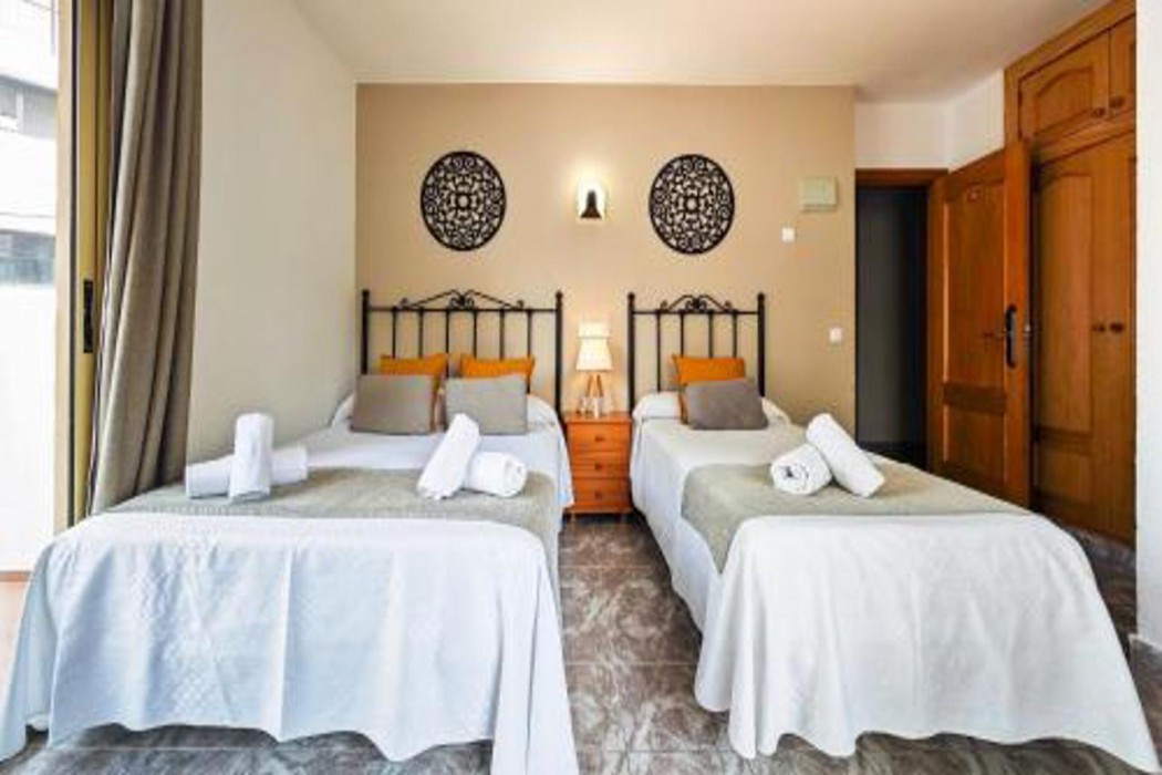 Azuline Hostal Dinamarca 15/35
