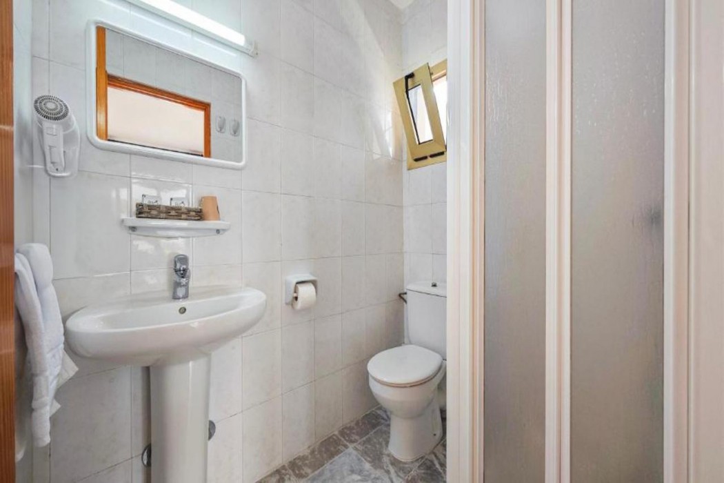 Azuline Hostal Dinamarca 33/35