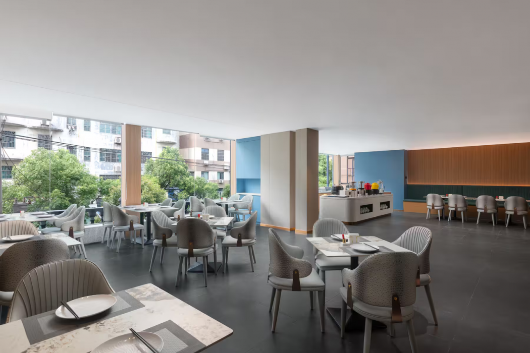 Days Inn by Wyndham Yueyang Train Station 45/56