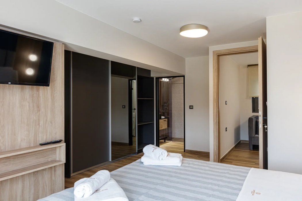 Sapphire Blue Suites 45/87