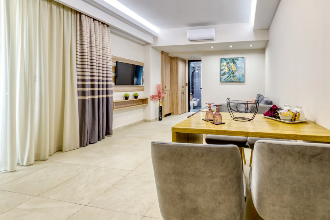 Sapphire Blue Suites 31/87