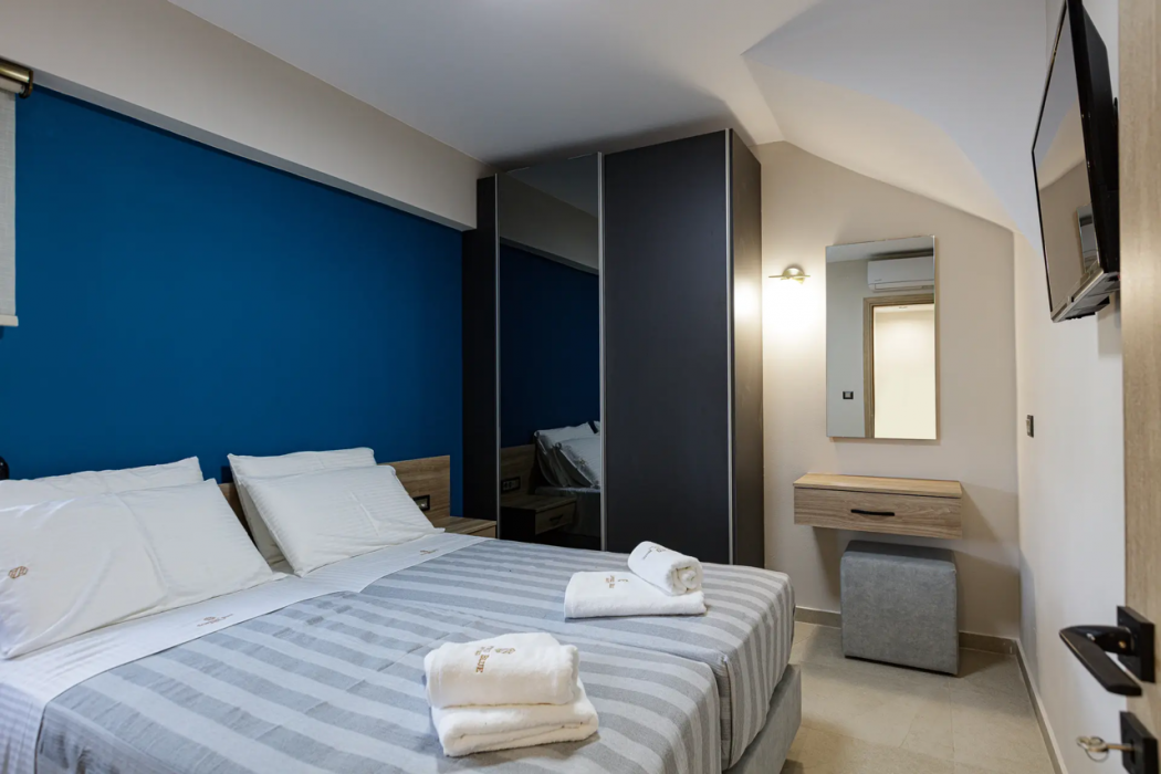 Sapphire Blue Suites 44/87
