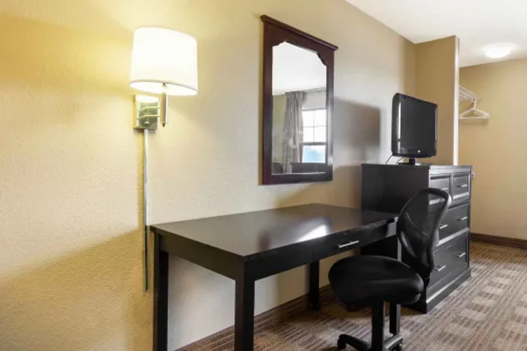 Extended Stay America Suites Raleigh Midtown 14/40