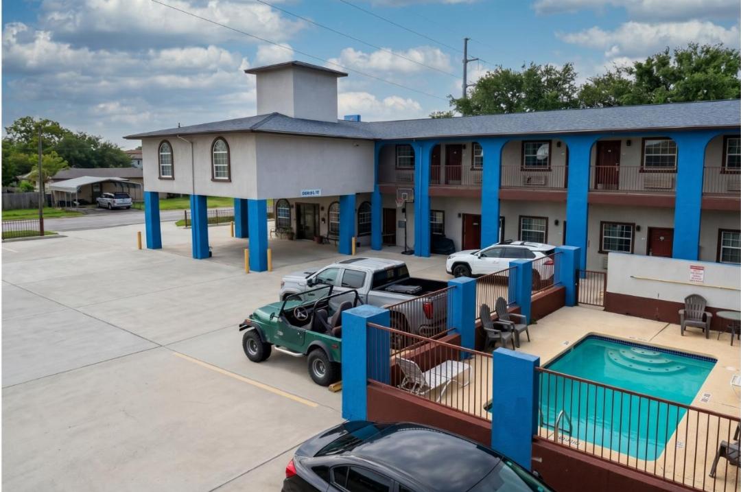 Airport Inn & Suites South Padre Island I 37 8/23