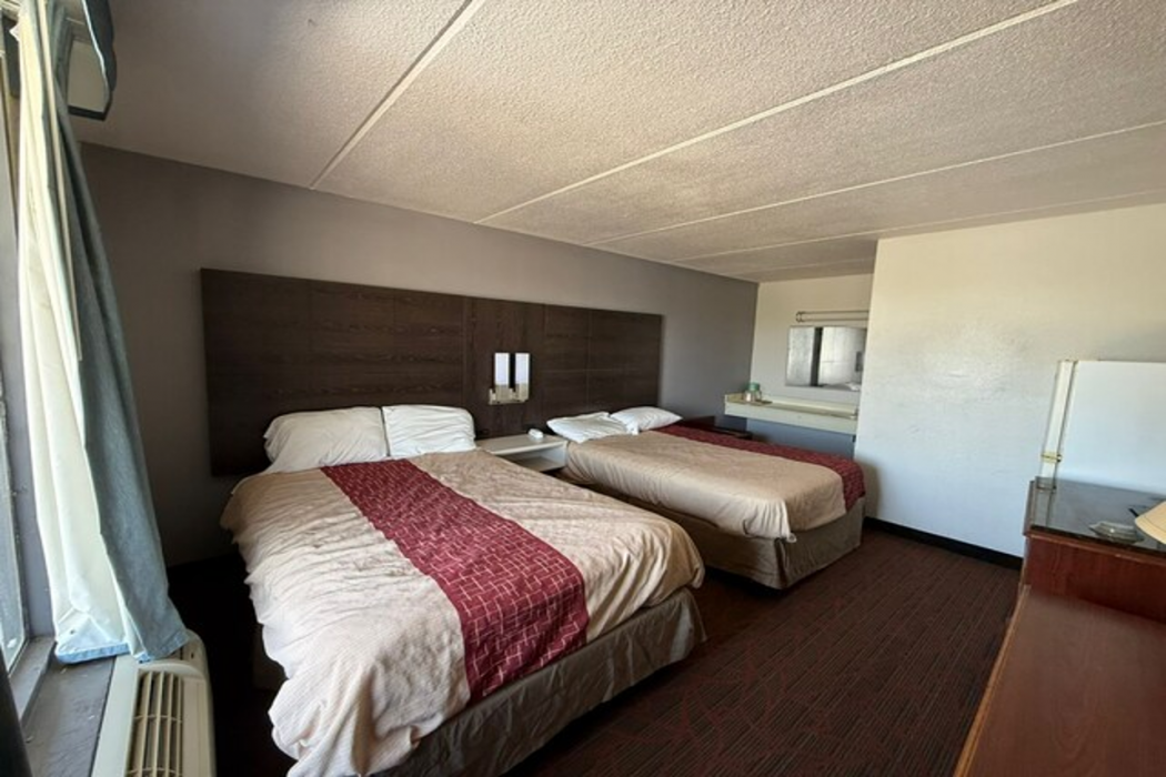 8 Inn Americus Near Albany I 75 11/44
