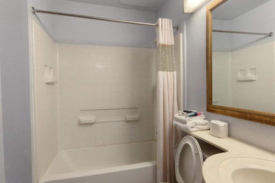 Classic Inn San Marcos, TX 53/60