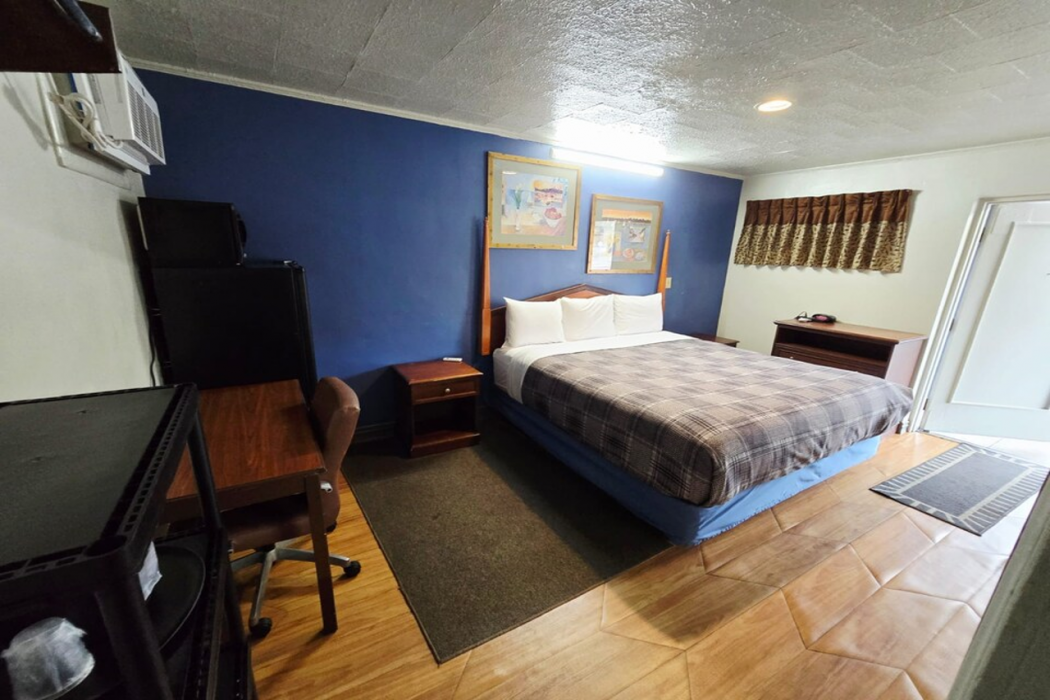 Chek Inn Motel Rockingham NC 13/27