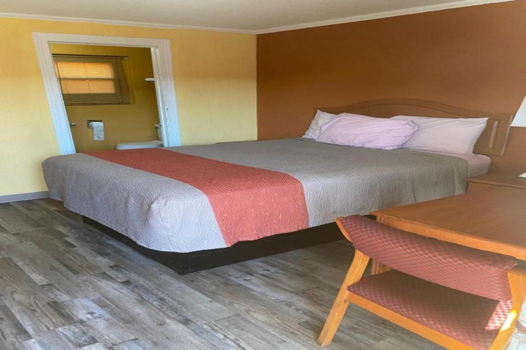Room at Relax Inn Daingerfield Near Mount Pleasant TX, Daingerfield
