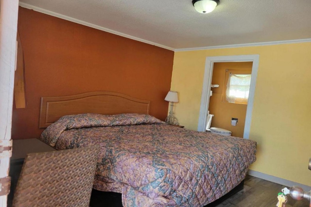 Relax Inn Daingerfield Near Mount Pleasant TX 7/19