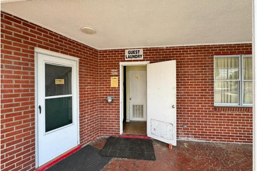 Economy 7 Inn Hampton W Pembroke 35/64