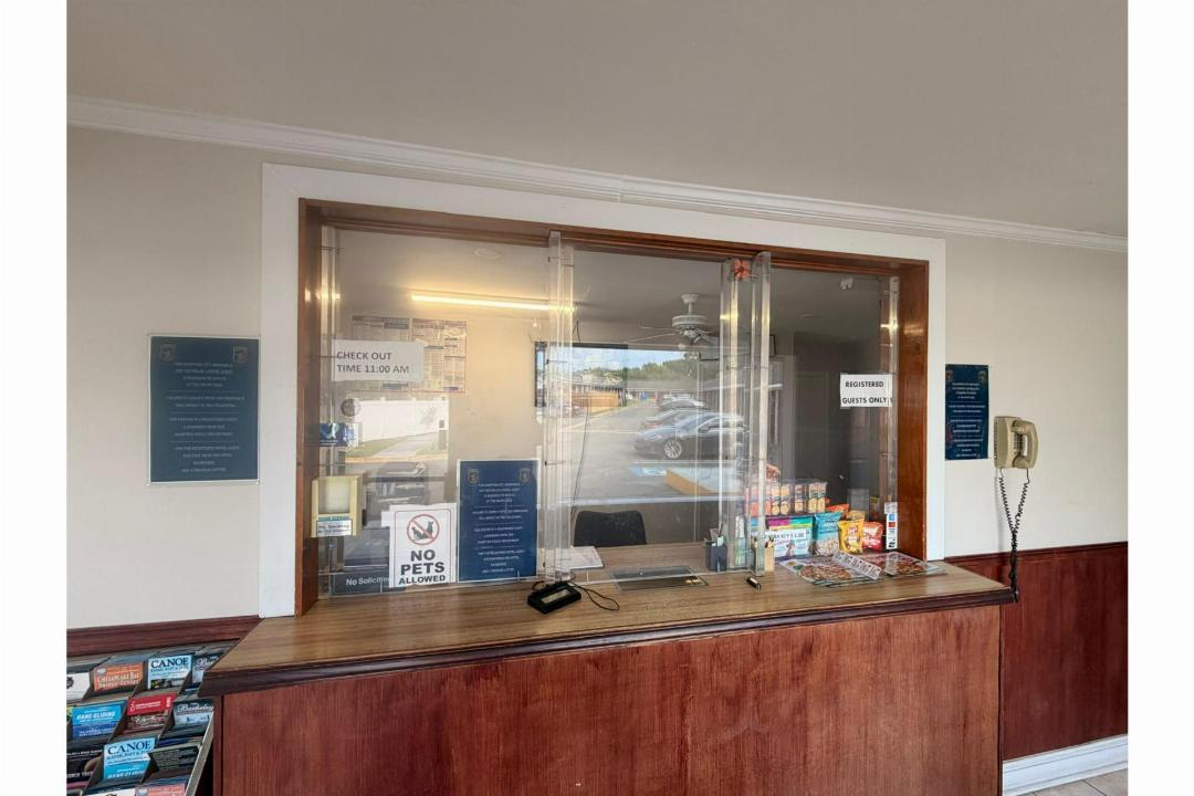 Economy 7 Inn Hampton W Pembroke 14/64