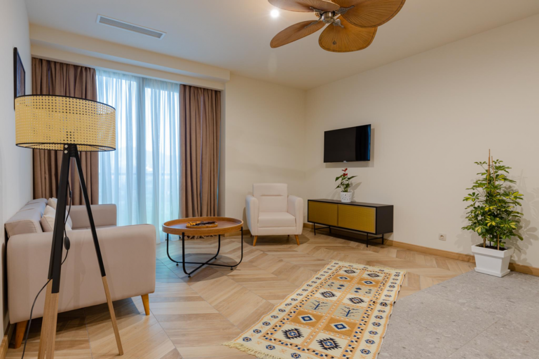 MiraMar Luxury Residences 24/86
