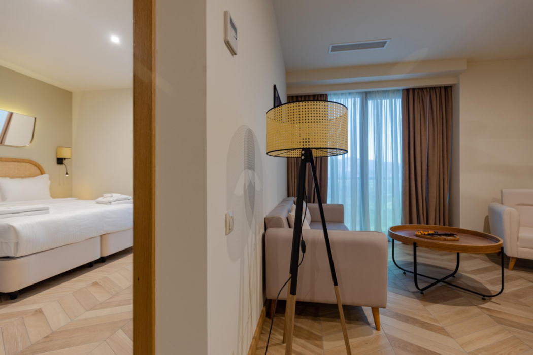 MiraMar Luxury Residences 9/86