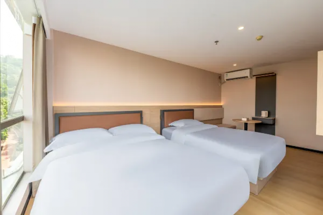 Yuezhi Light Hotel(Guangzhou Eastern Railway Station Yantang Metro Station Store) 15/36