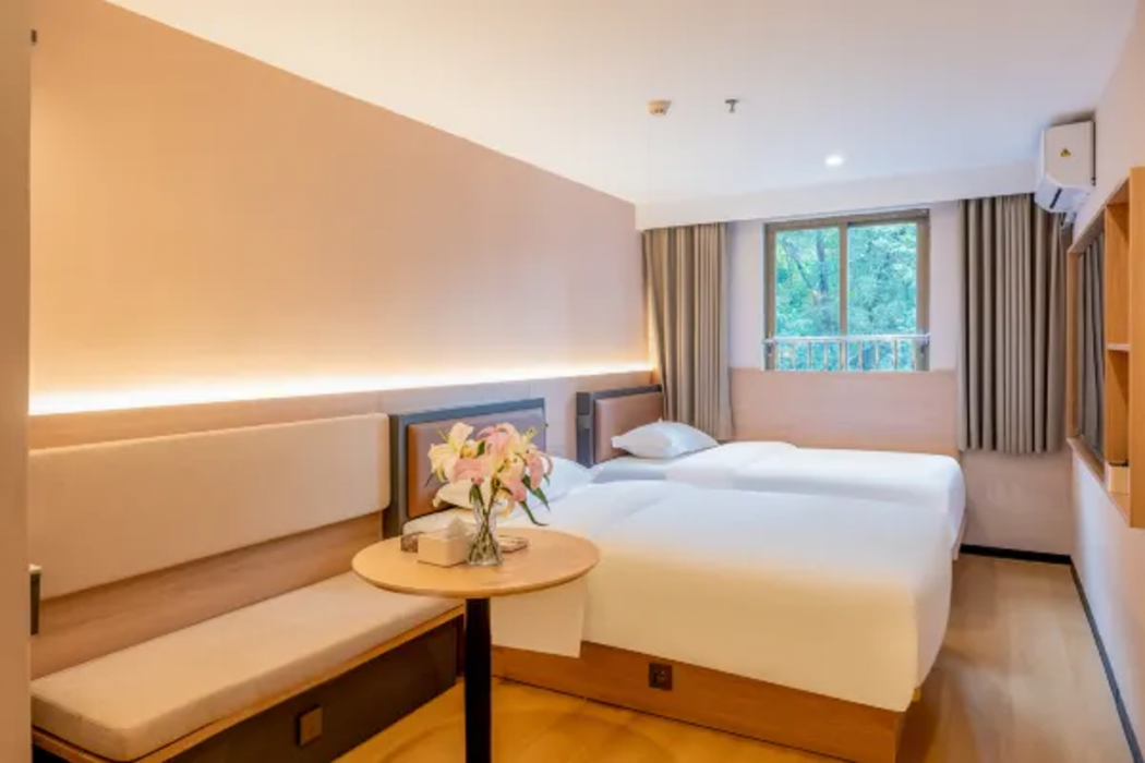 Yuezhi Light Hotel(Guangzhou Eastern Railway Station Yantang Metro Station Store) 16/36