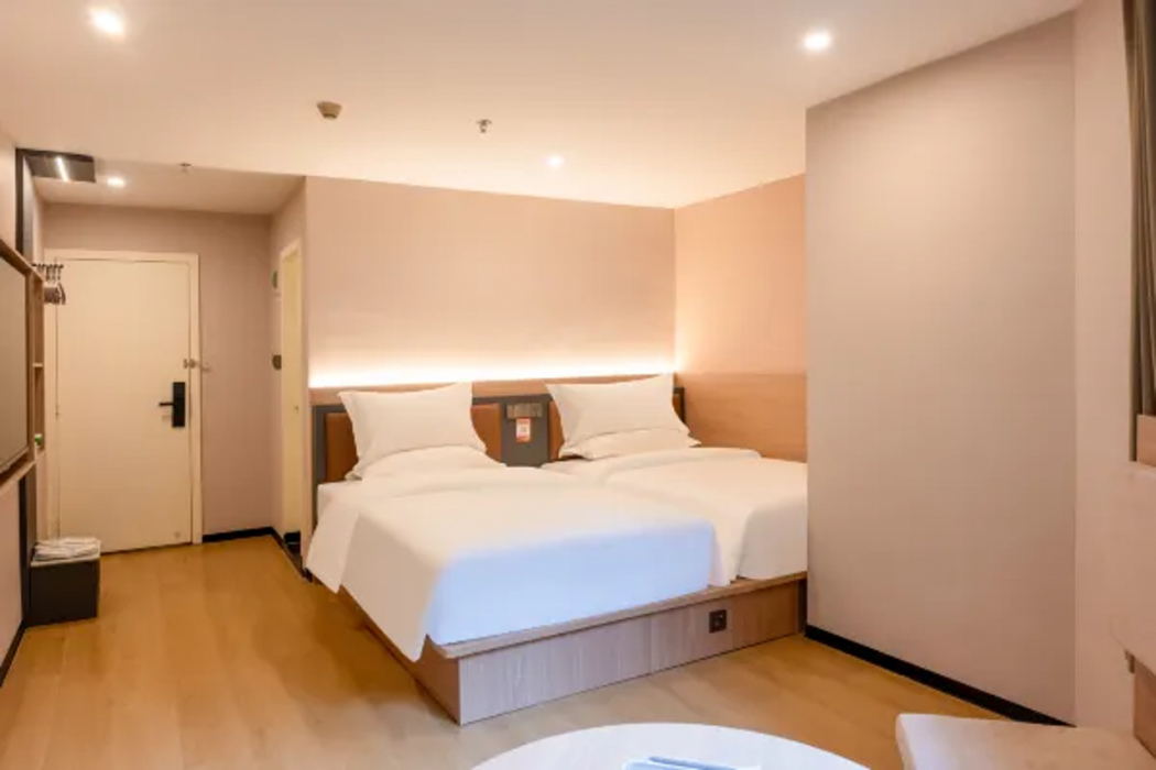 Yuezhi Light Hotel(Guangzhou Eastern Railway Station Yantang Metro Station Store) 8/36