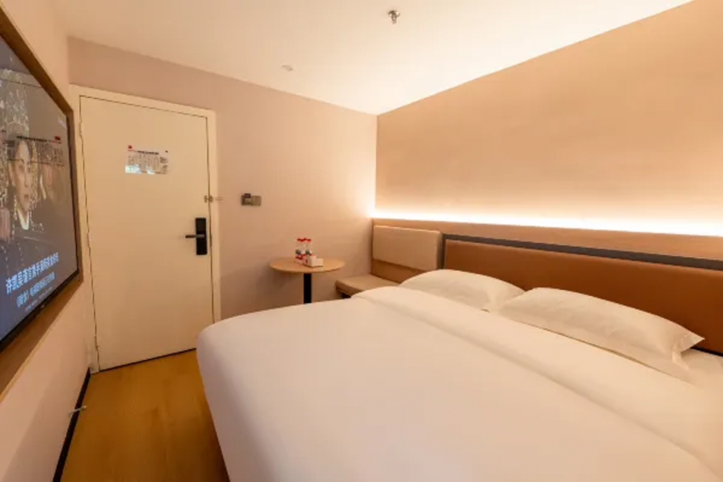 Yuezhi Light Hotel(Guangzhou Eastern Railway Station Yantang Metro Station Store) 7/36