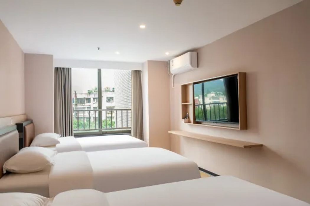 Yuezhi Light Hotel(Guangzhou Eastern Railway Station Yantang Metro Station Store) 10/36