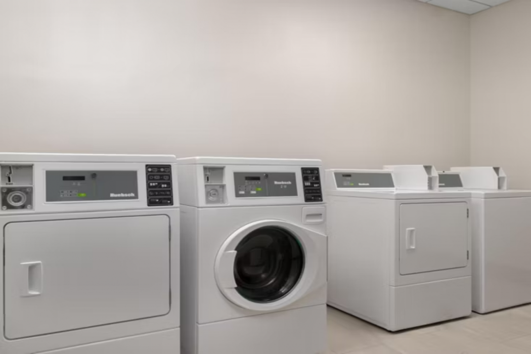Holiday Inn Express & Suites DFW Airport Southwest Euless 26/62