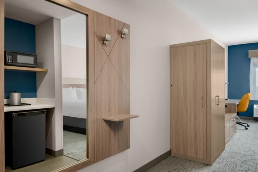 Holiday Inn Express & Suites DFW Airport Southwest Euless 21/62