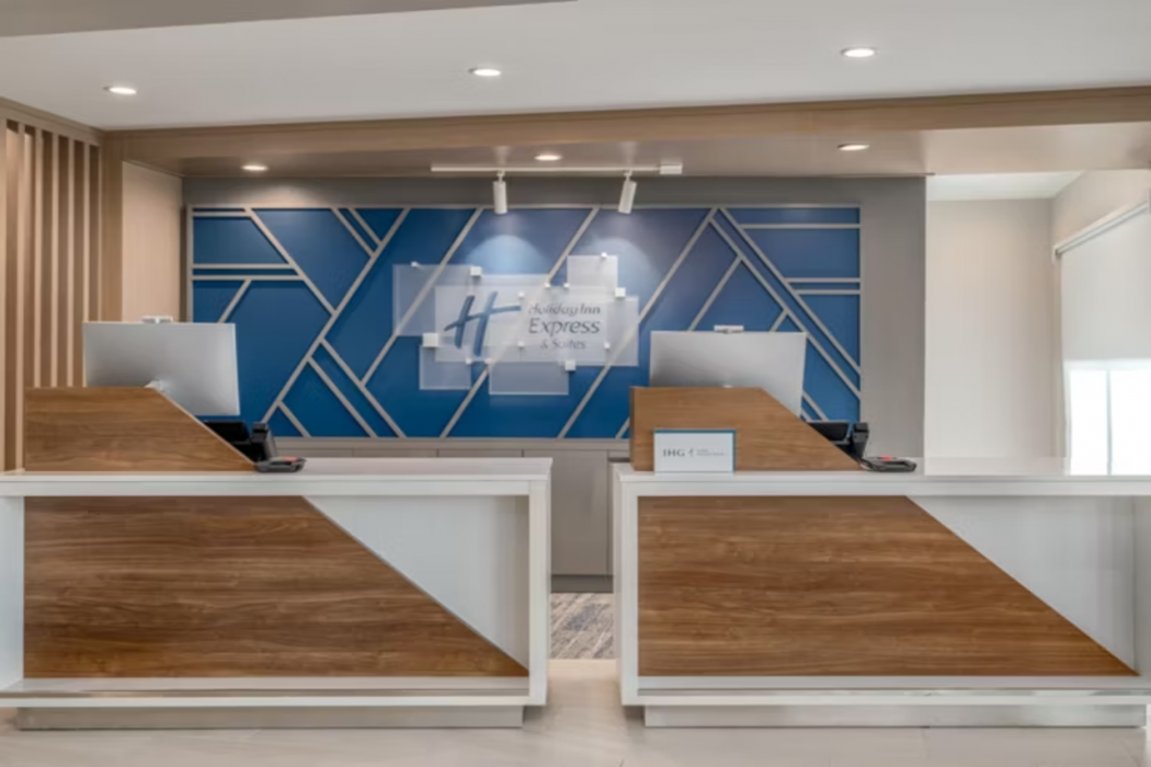 Holiday Inn Express & Suites DFW Airport Southwest Euless 9/62