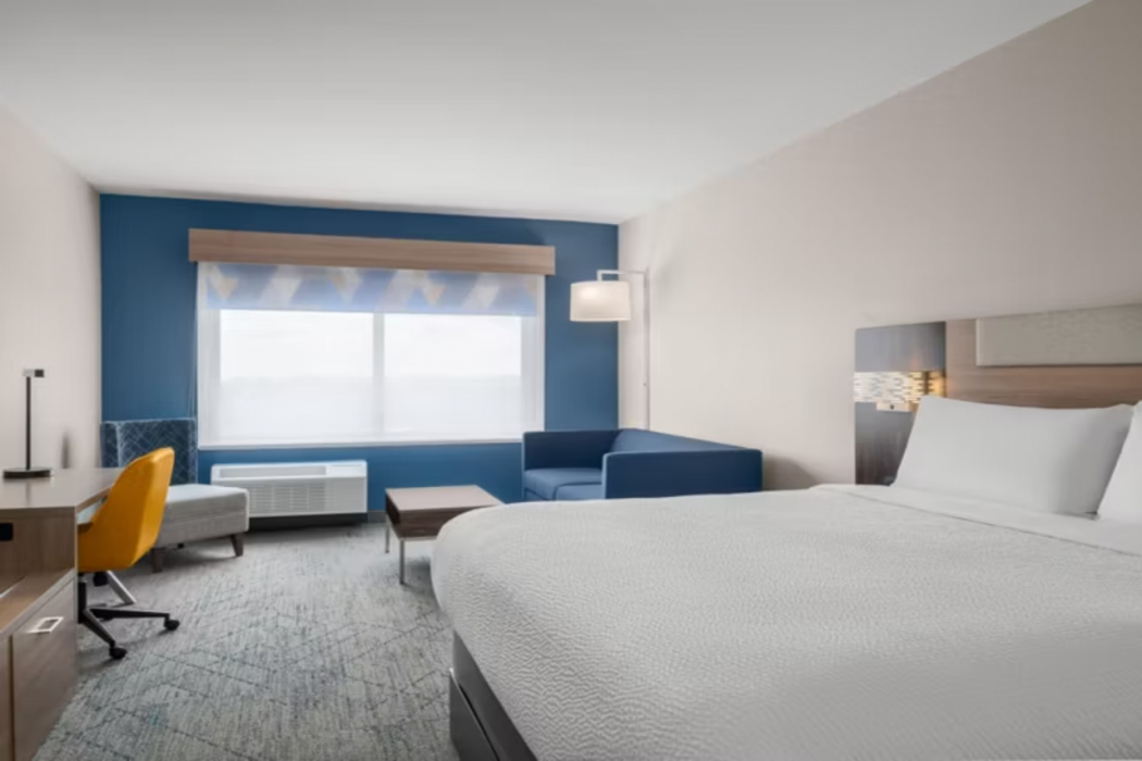 Holiday Inn Express & Suites DFW Airport Southwest Euless 24/62